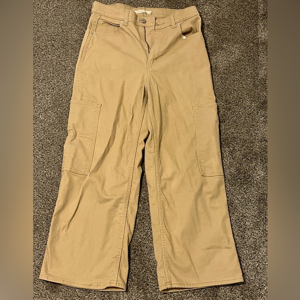 Levi’s High Waisted Wide Leg Crop Jeans Size 6